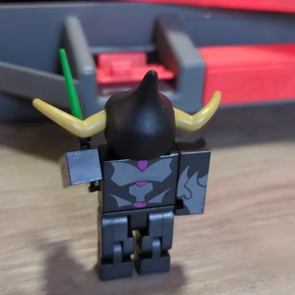 Roblox Series 2 Azurewrath Lord of the Void Minifig - Picture 3 of 4